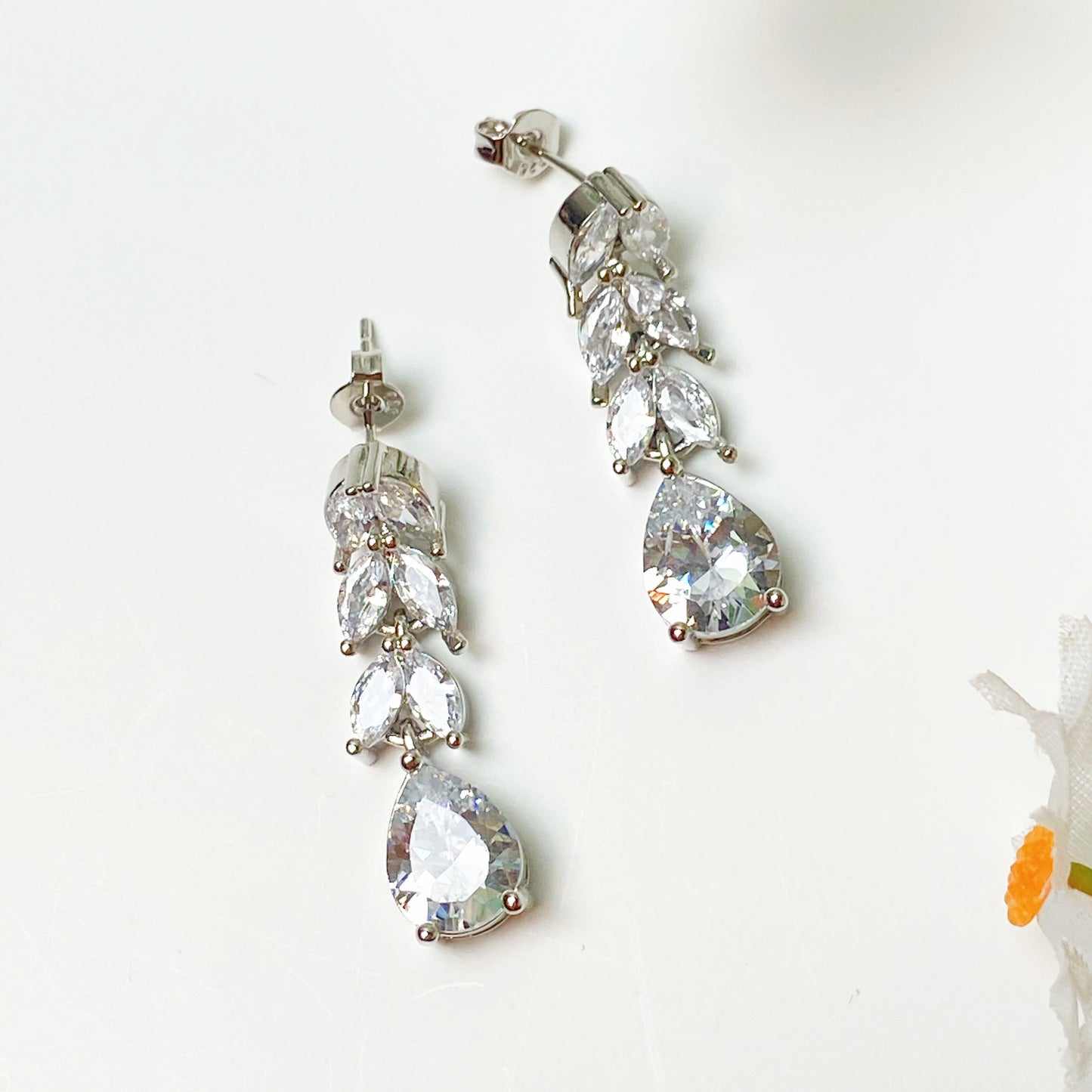 Silver plated zirconia leaf shape drop earrings